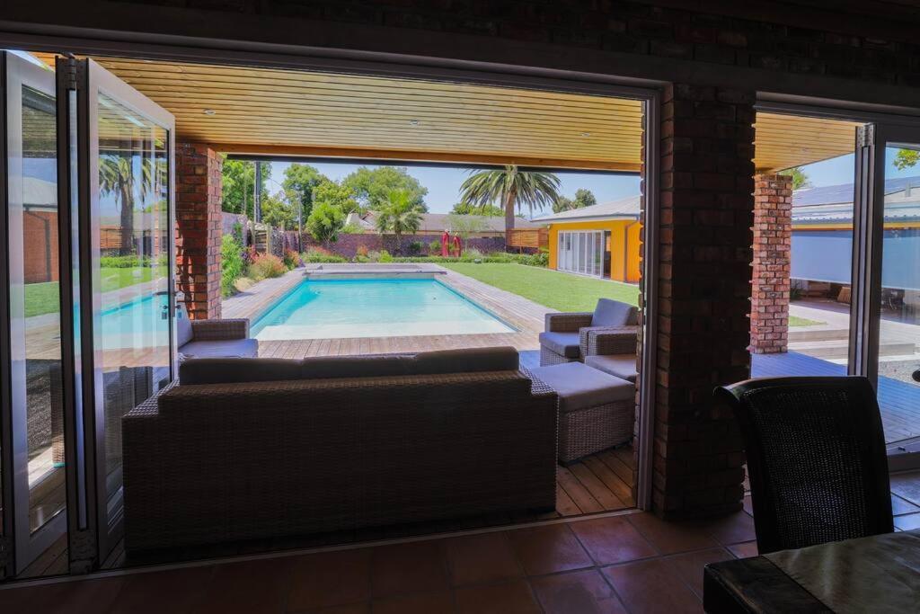 Garten Wohnung Mit Pool, 2 Schlafzimmer Cape Town Ngoại thất bức ảnh